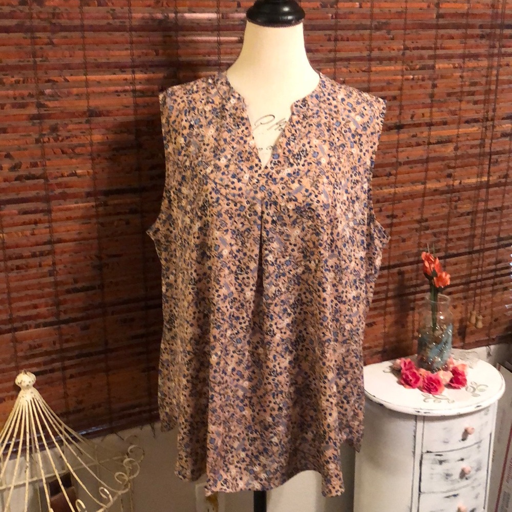 👚5for$15🕶️ Gaharu sleeveless blouse.
